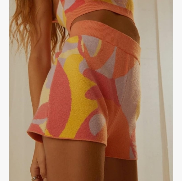 Retro Floral Two Piece Outfit - Picture 3 of 6